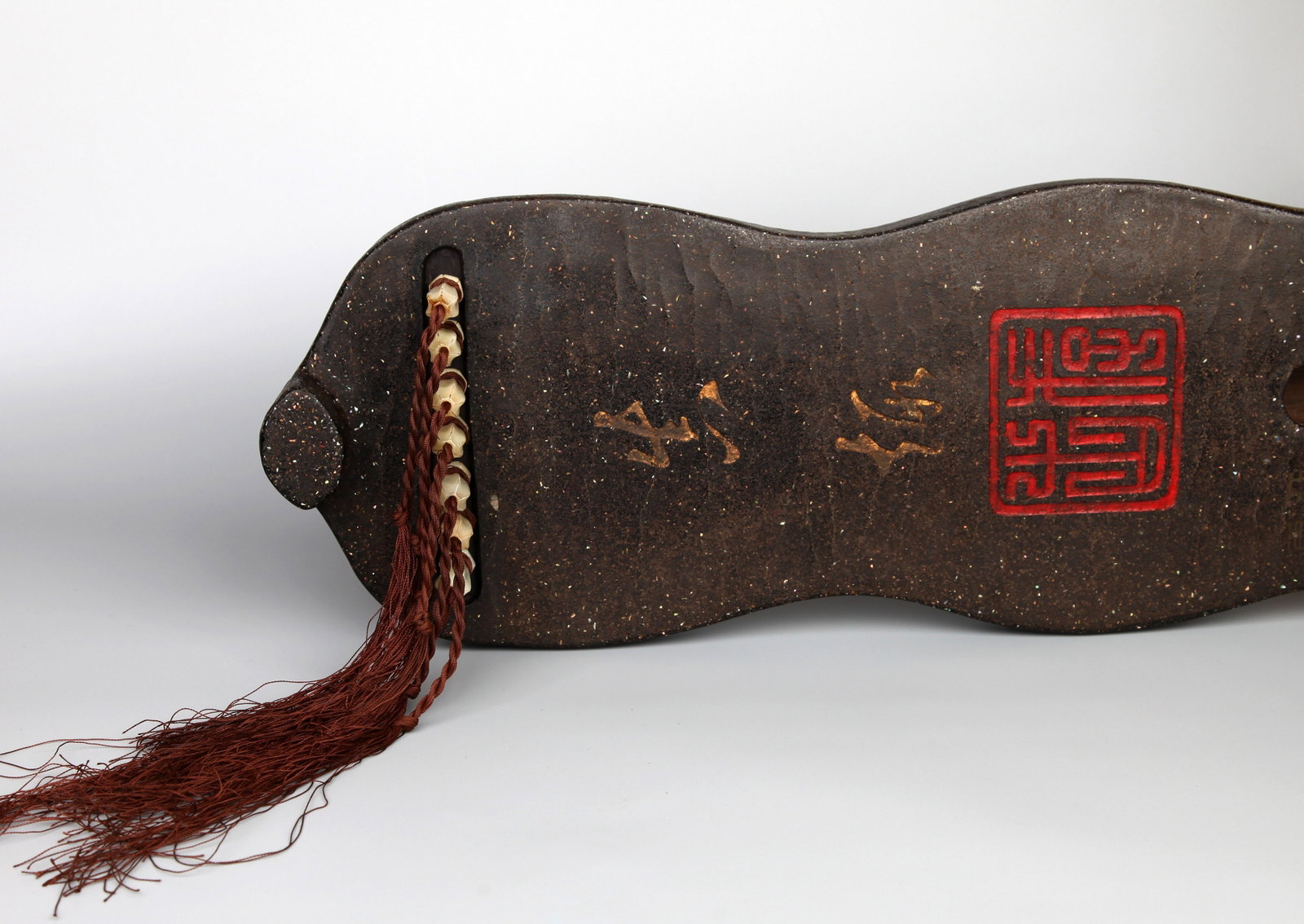 A BLACK LACQUER MOTHER-OF-PEARL-INLAID GUQIN - 9