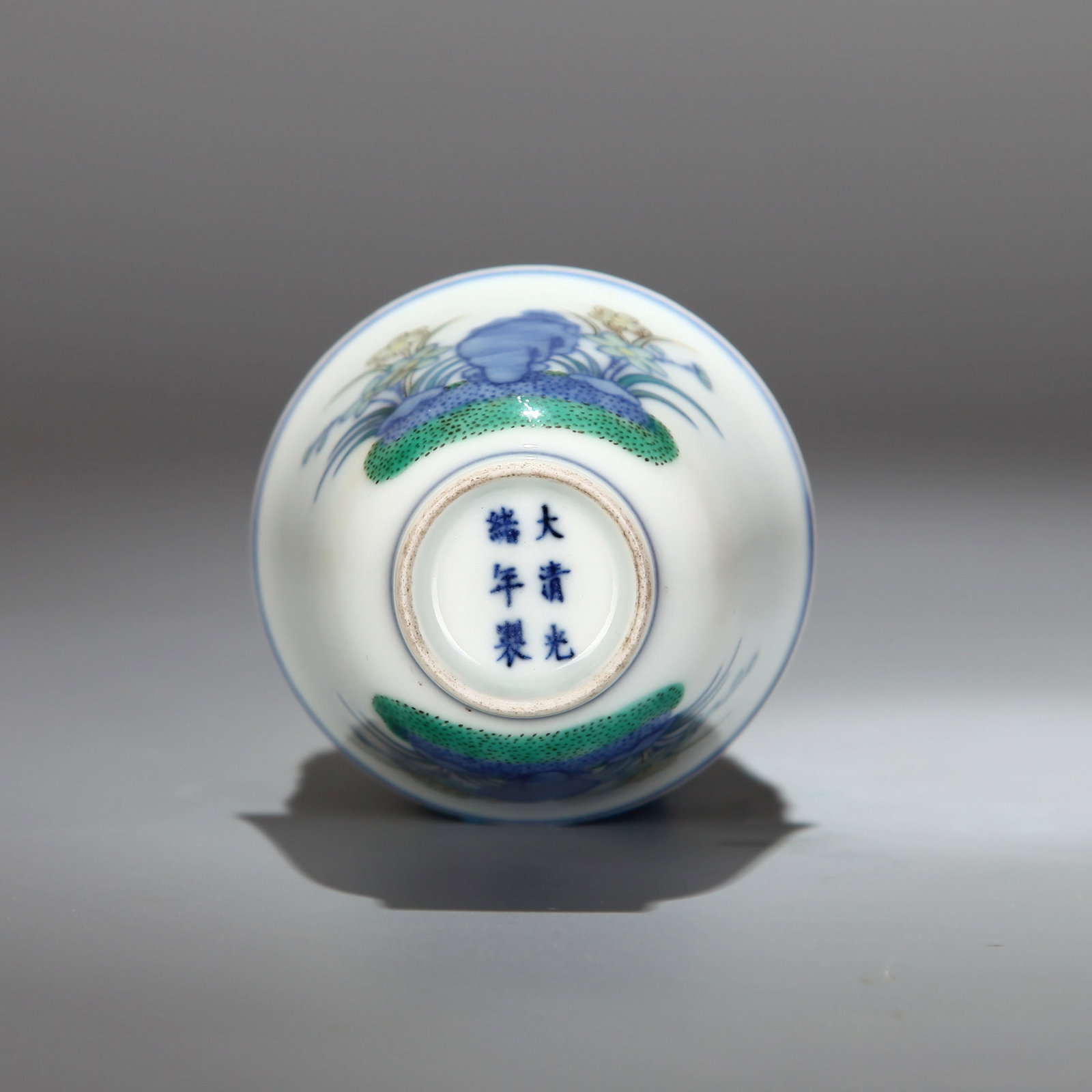 A BLUE AND WHITE AND WUCAI 'ORCHID' CUP - 5