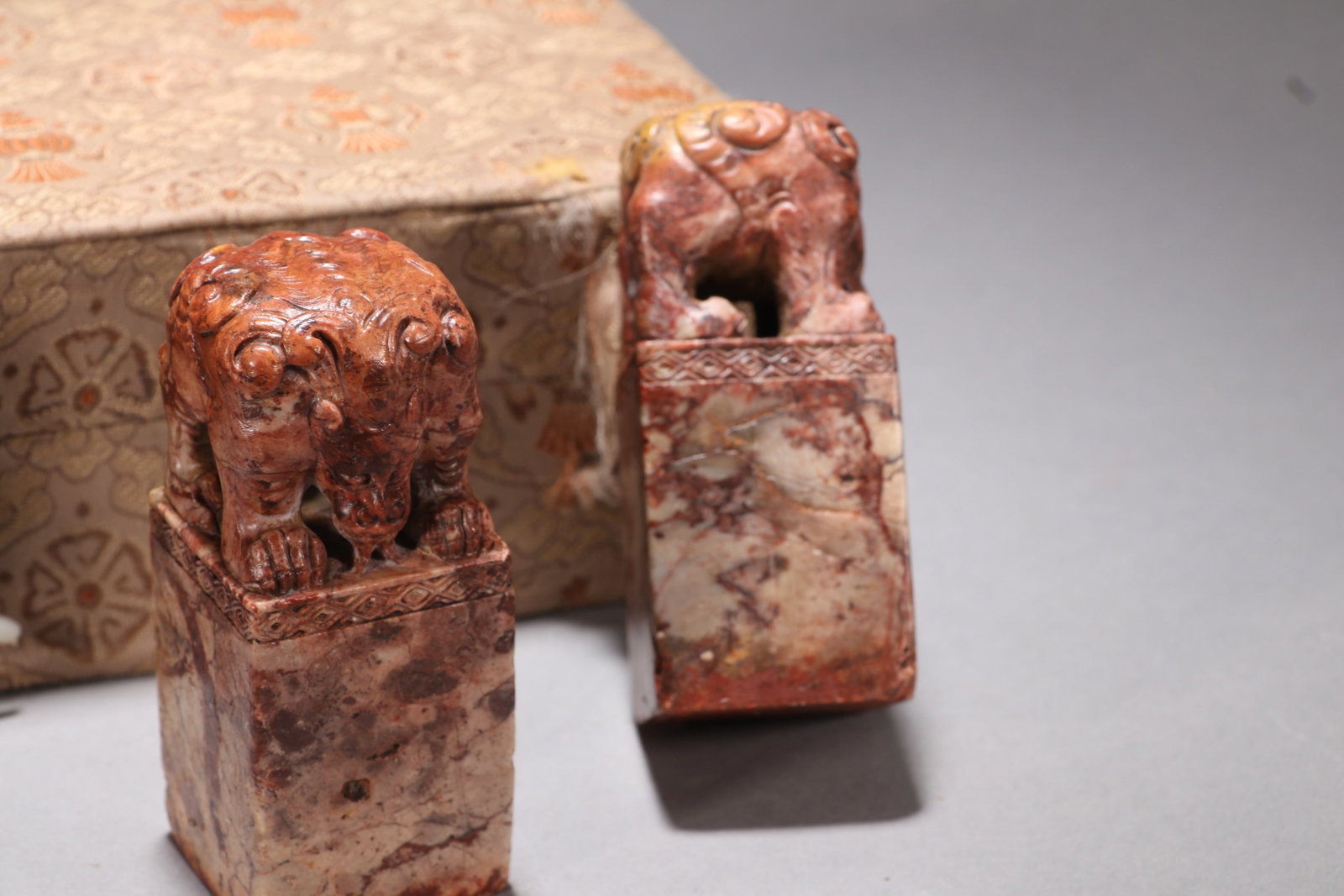 A PAIR OF SHOUSHAN STONE SEALS - 3