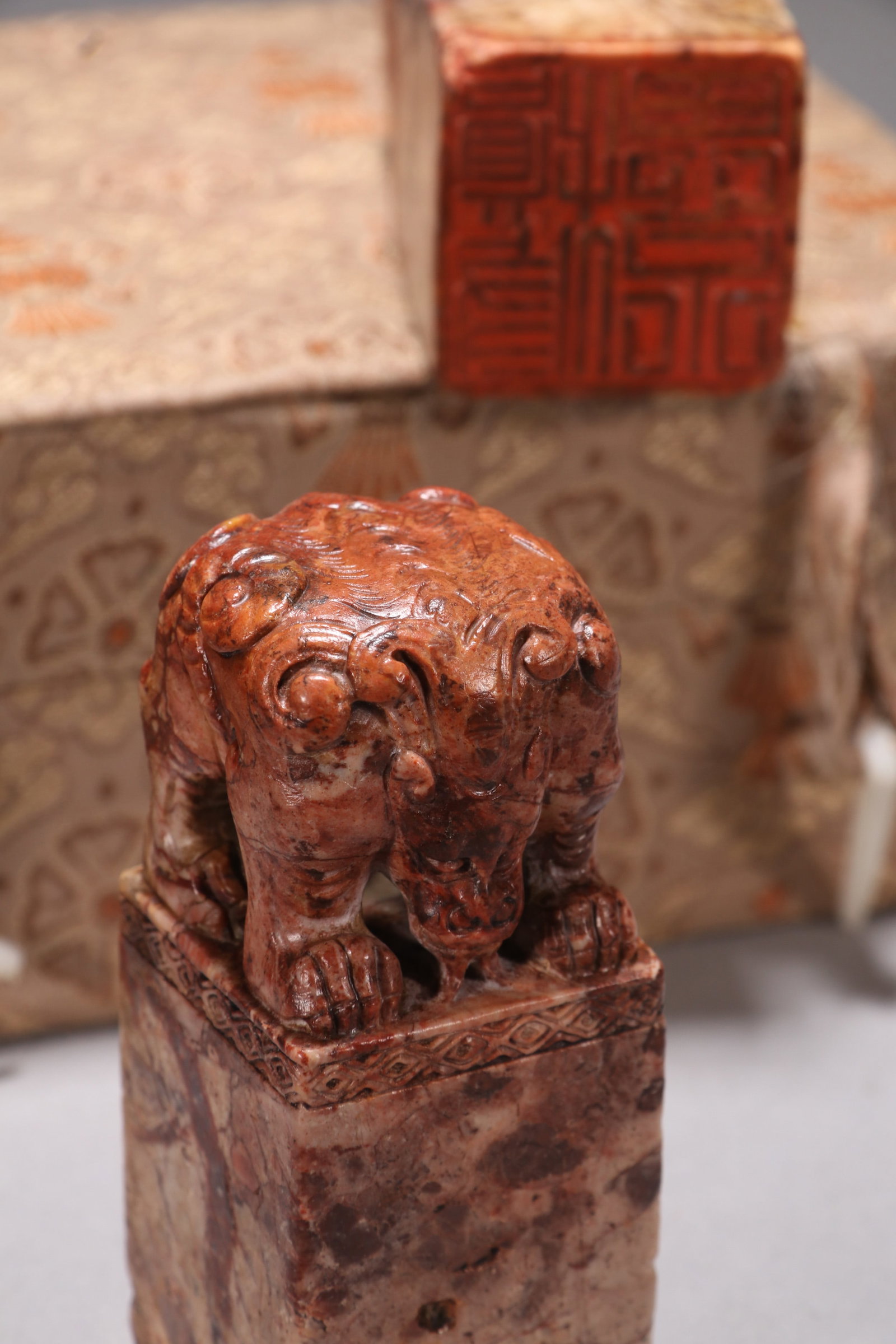 A PAIR OF SHOUSHAN STONE SEALS - 6