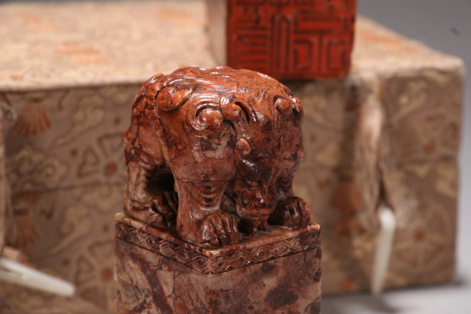 A PAIR OF SHOUSHAN STONE SEALS - 7