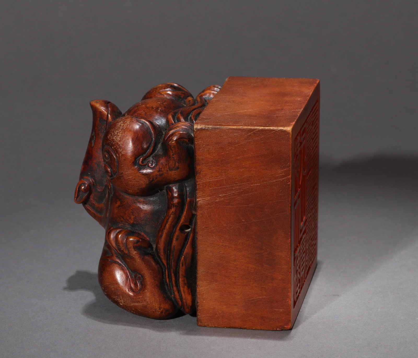 A BOXWOOD 'MYTHICAL BEAST' SEAL - 3