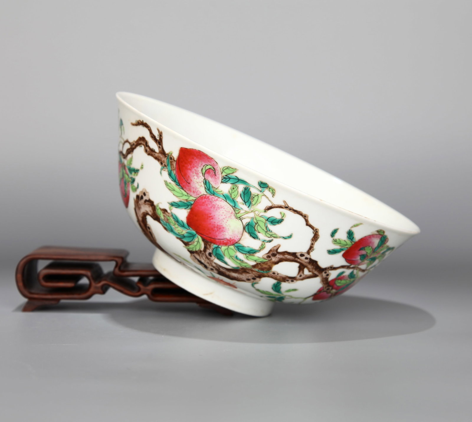 A LARGE FAMILLE-ROSE 'PEACHES' BOWL - 5