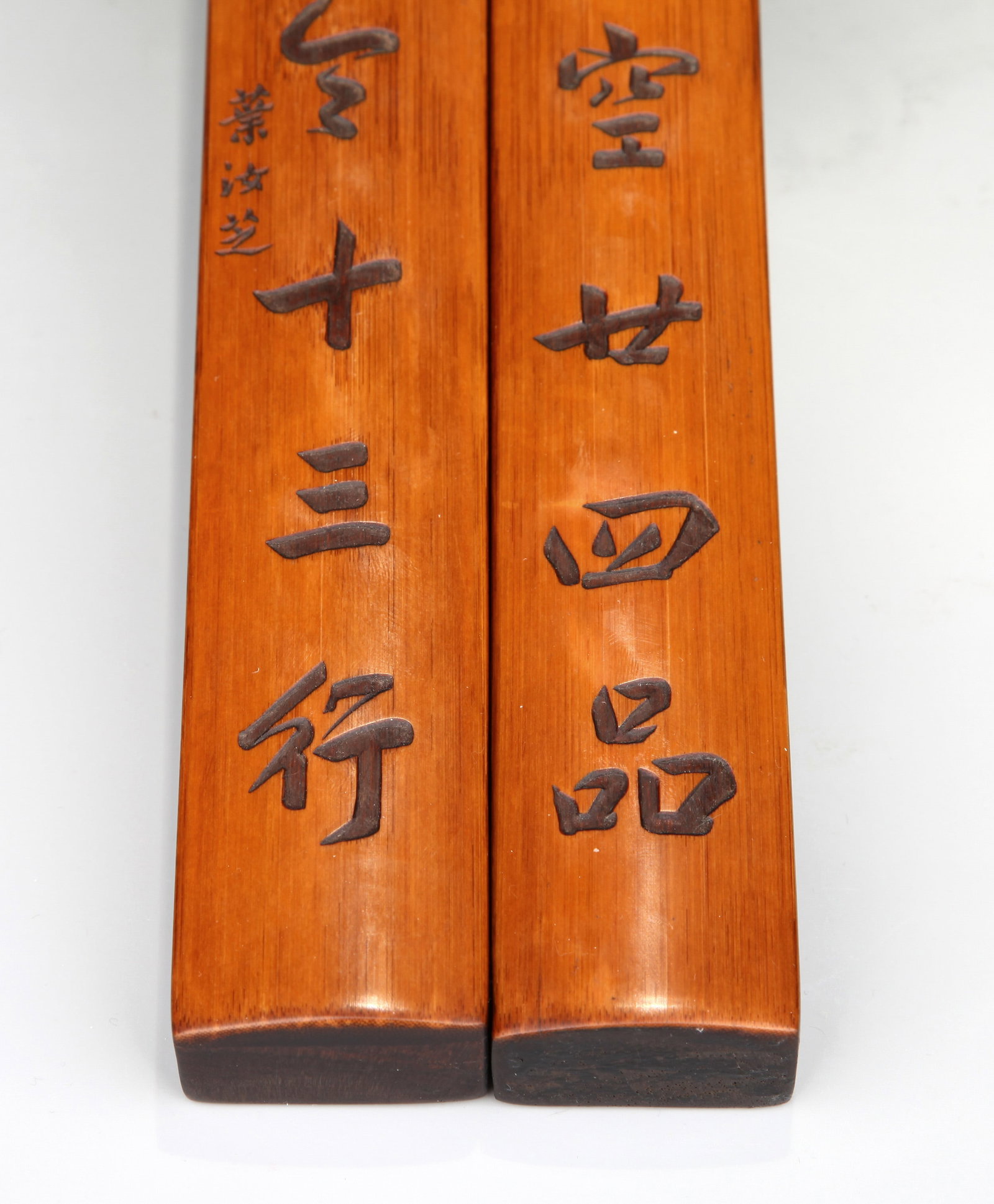 A WOOD AND BAMBOO PAPER WEIGHT - 4