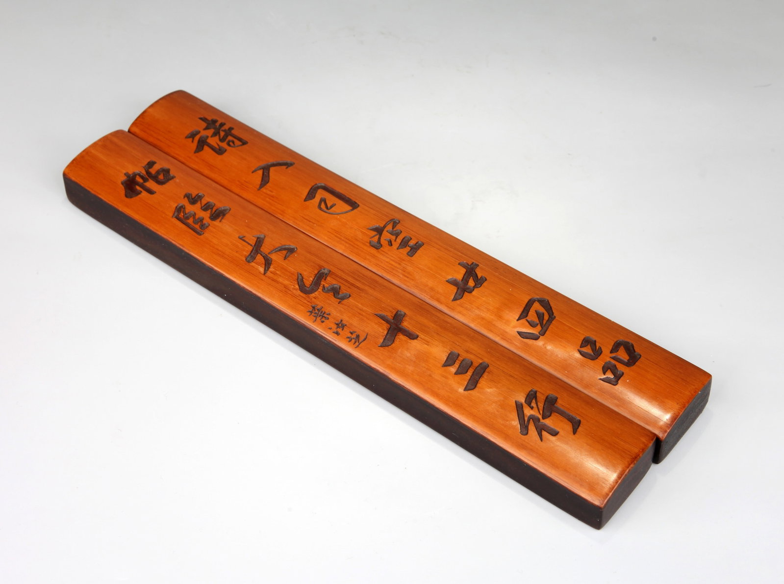 A WOOD AND BAMBOO PAPER WEIGHT - 9