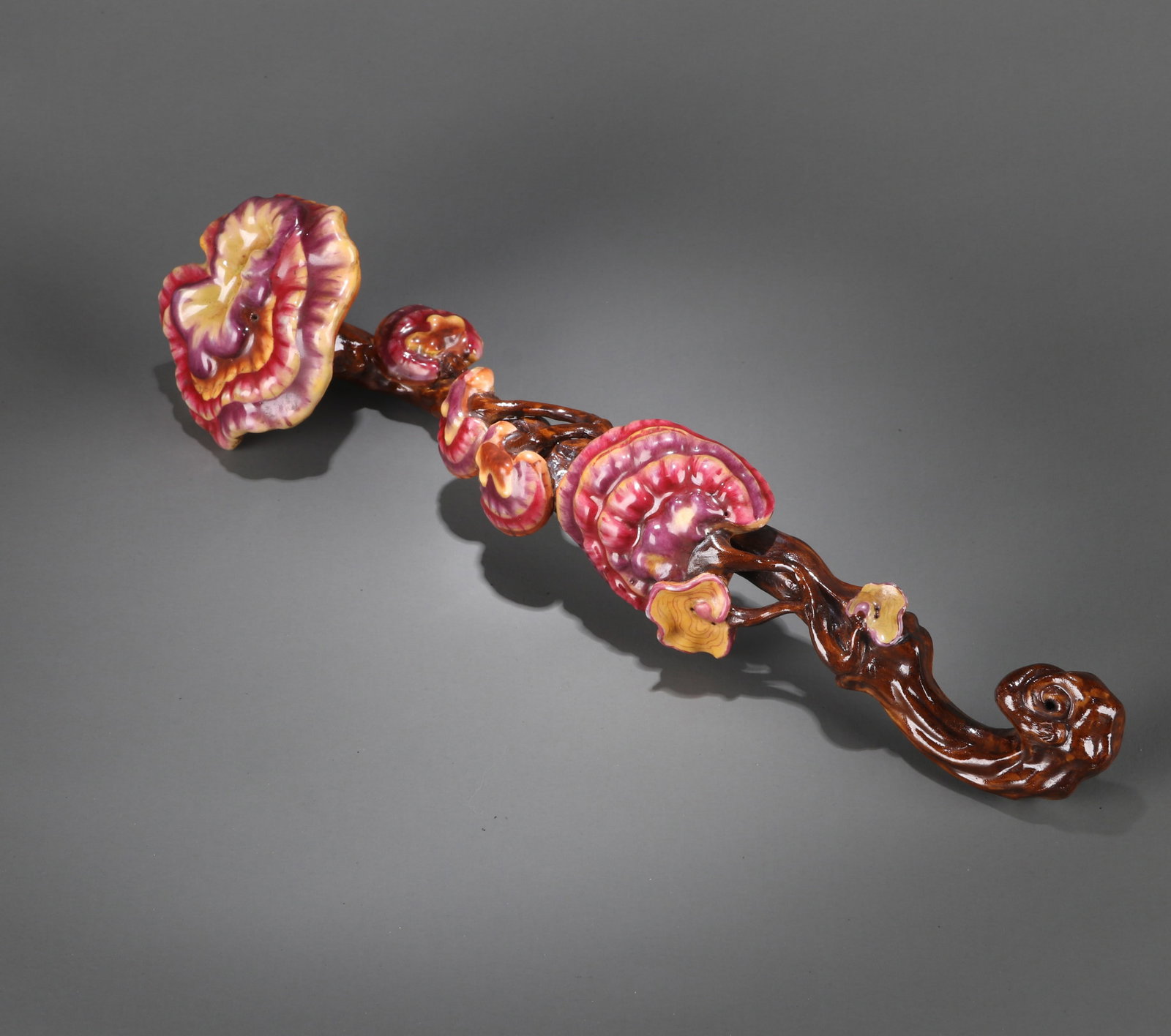 A PORCELAIN IMITATION LINGZHI FUNGUS RUYI SCEPTER - 9