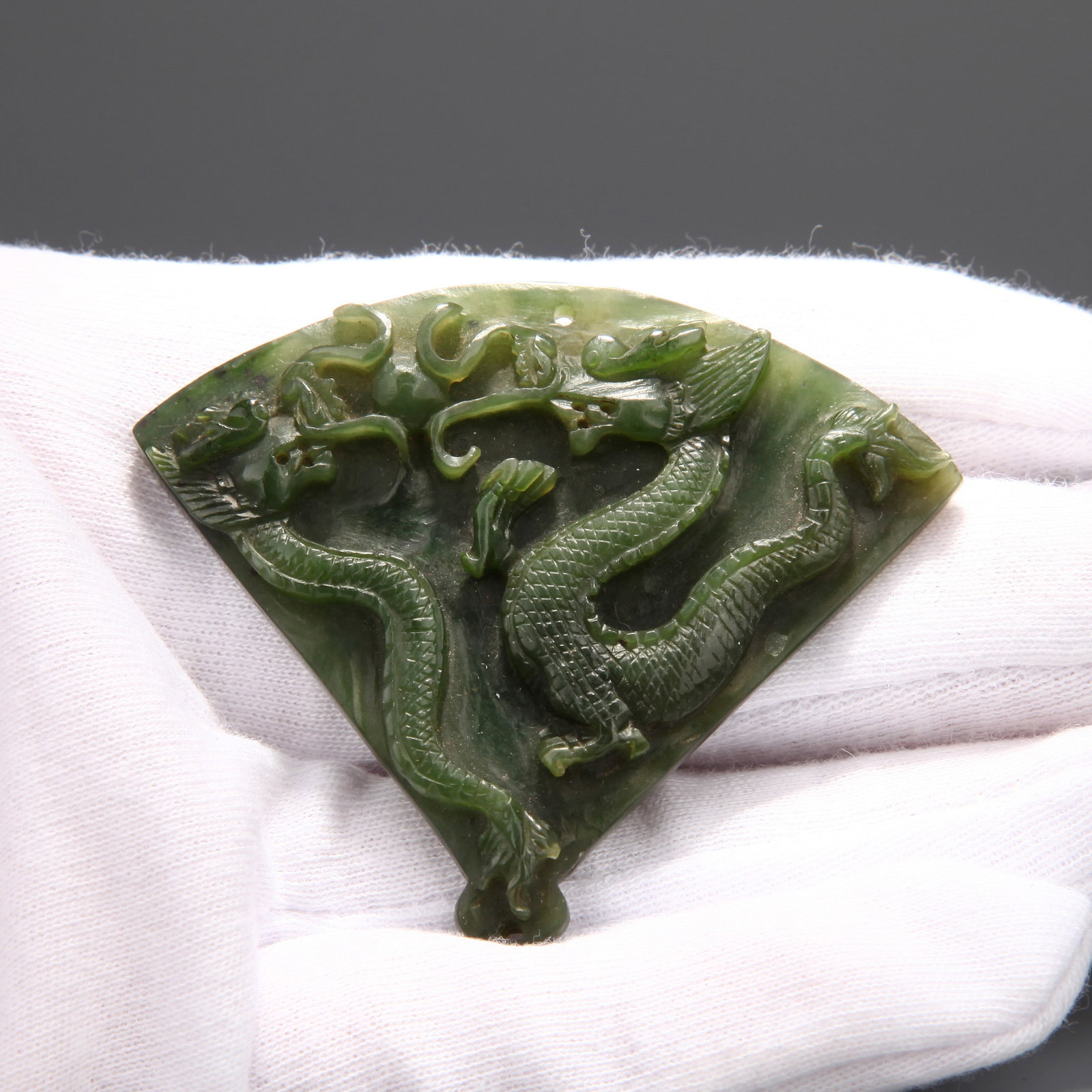 A SPINACH JADE 'DRAGON' FAN-SHAPED PENDANT - 5