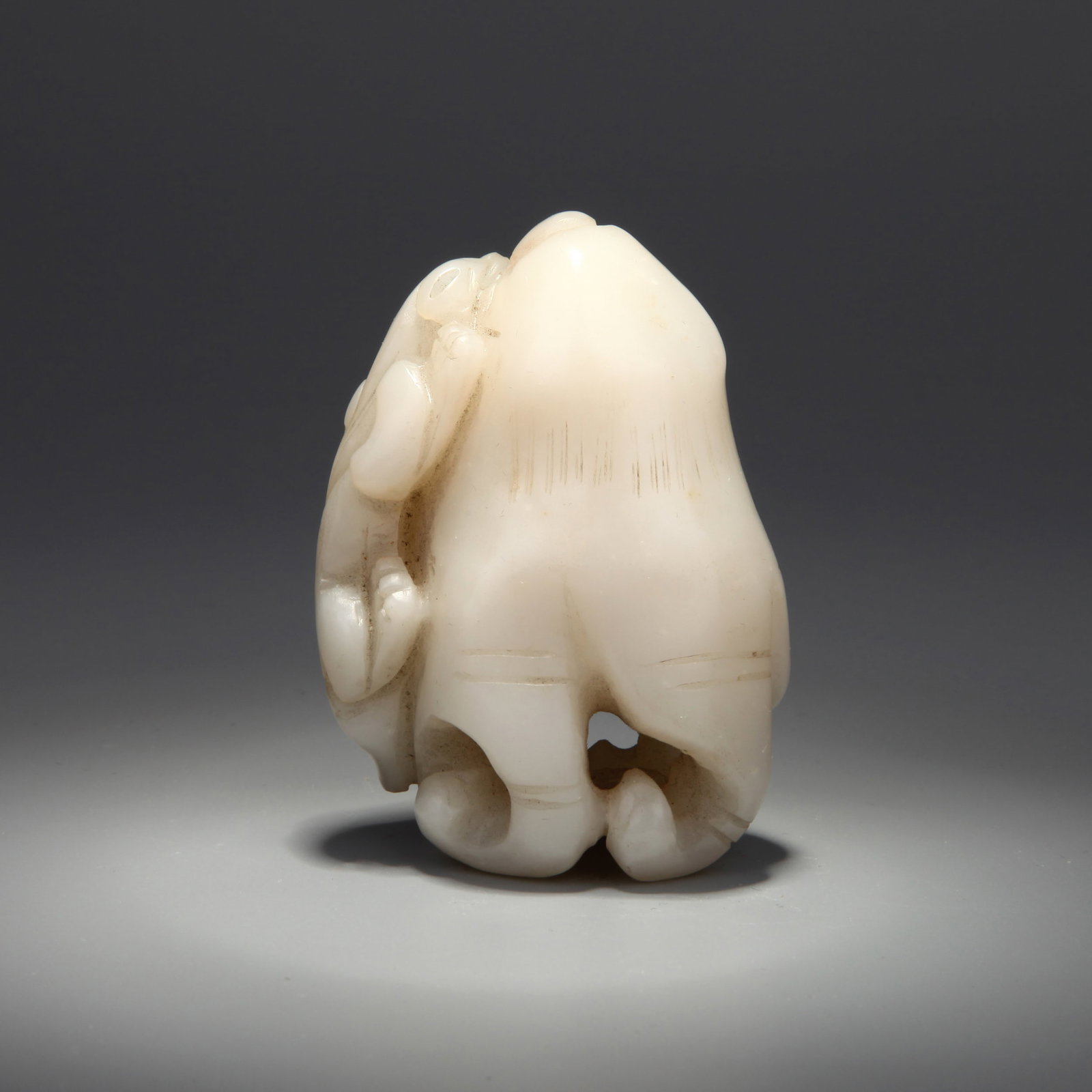 A JADE 'BUDDHA'S HAND CITRON AND CHI-DRAGON' PLAYTHING - 2