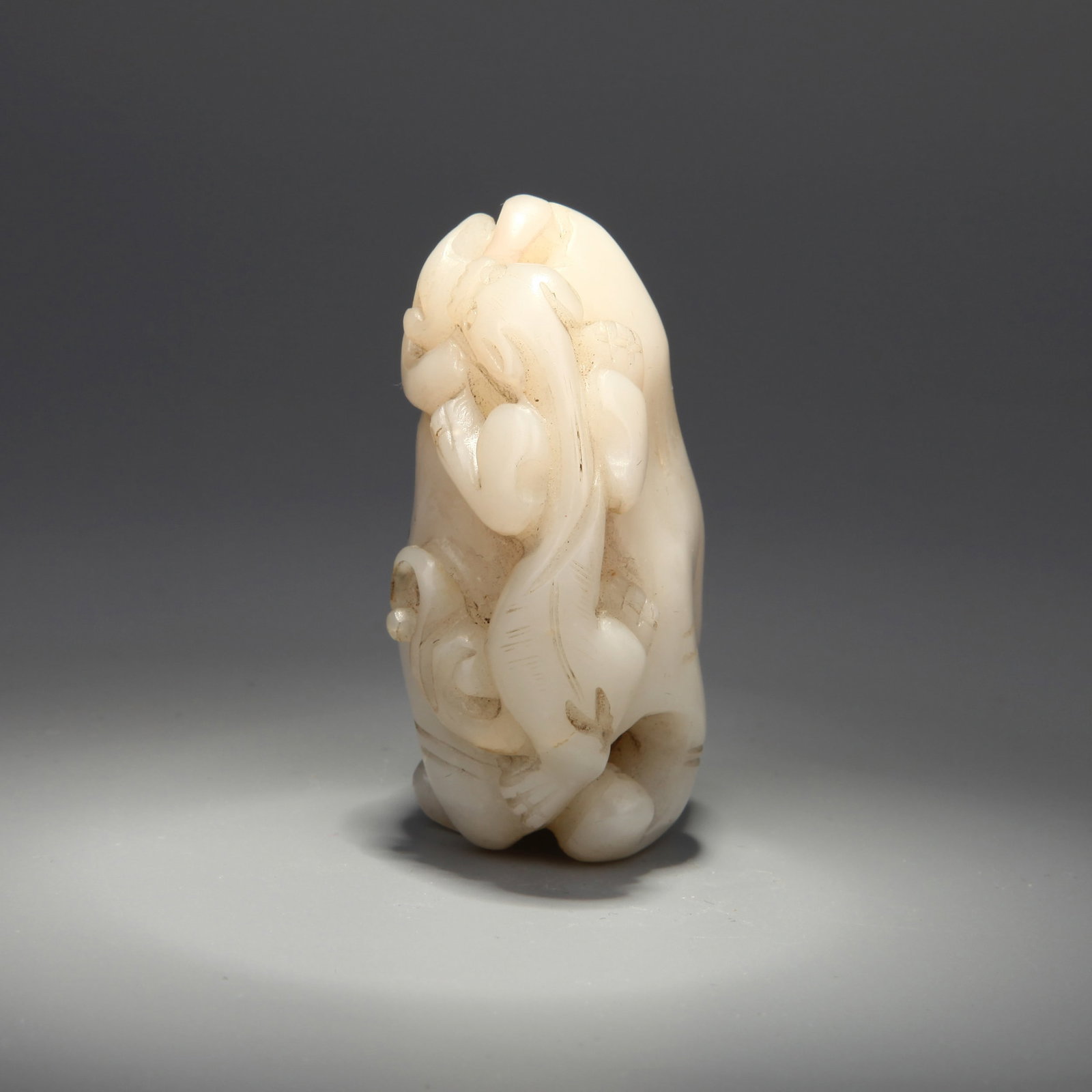 A JADE 'BUDDHA'S HAND CITRON AND CHI-DRAGON' PLAYTHING - 4