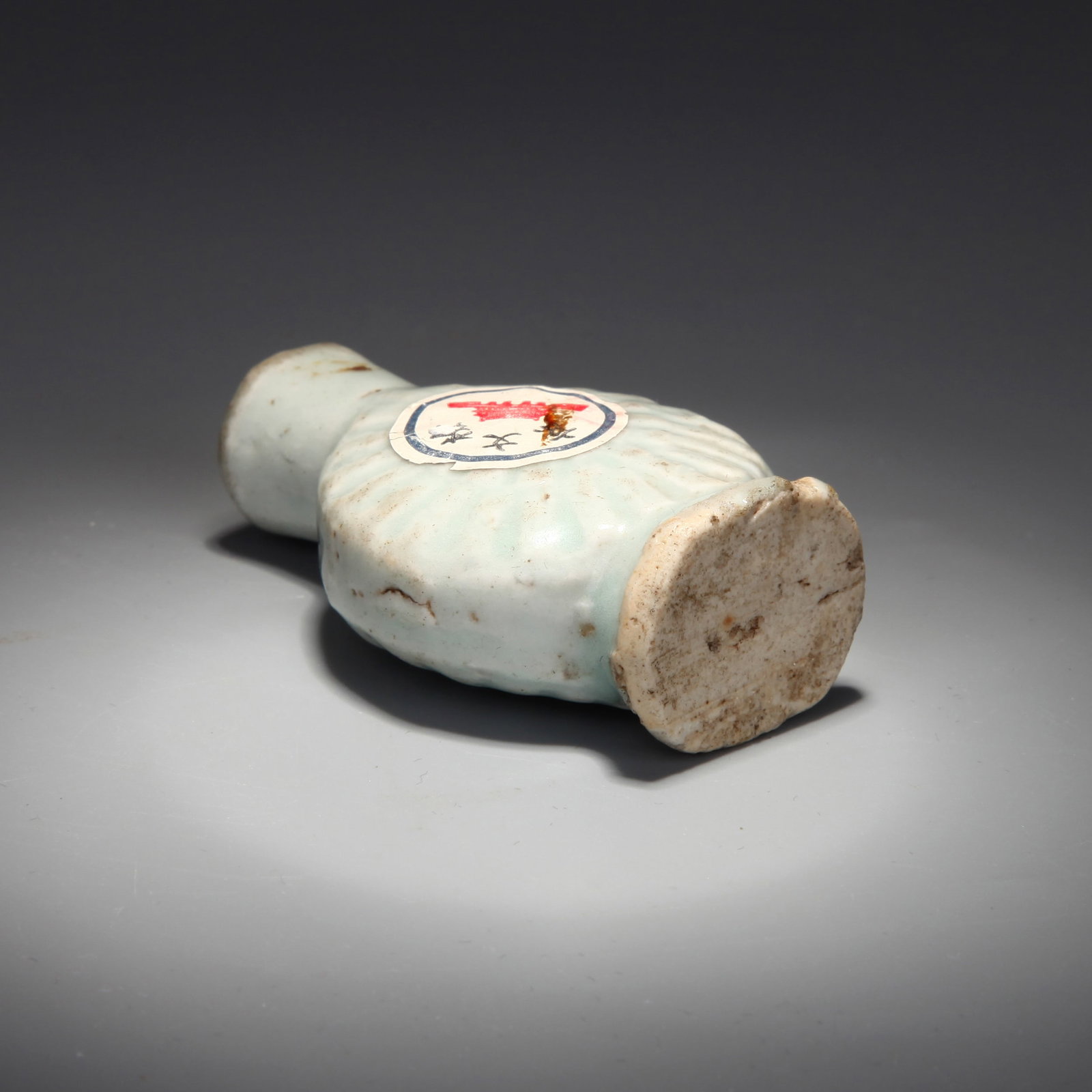A WHITE-GLAZED SNUFF BOTTLE - 6