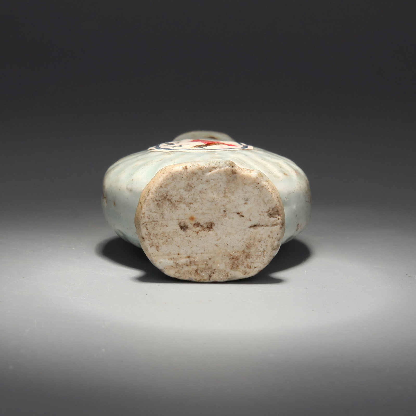 A WHITE-GLAZED SNUFF BOTTLE - 7