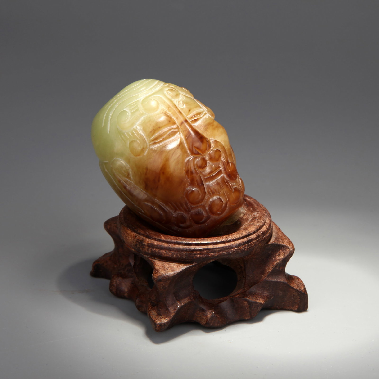 A JADE 'ARHAT' PENDANT (1 of 8)