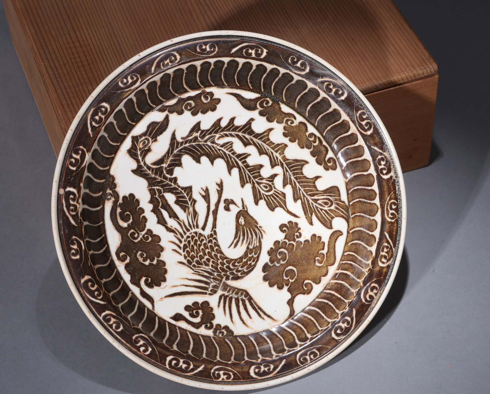 A DING-TYPE CARVED 'PHOENIX' DISH - 2