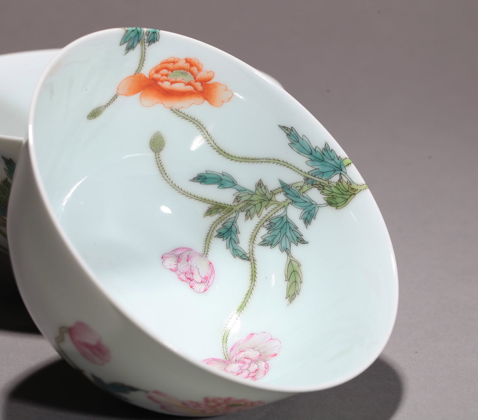 A PAIR OF FAMILLE-ROSE 'FLORAL' BOWLS - 3