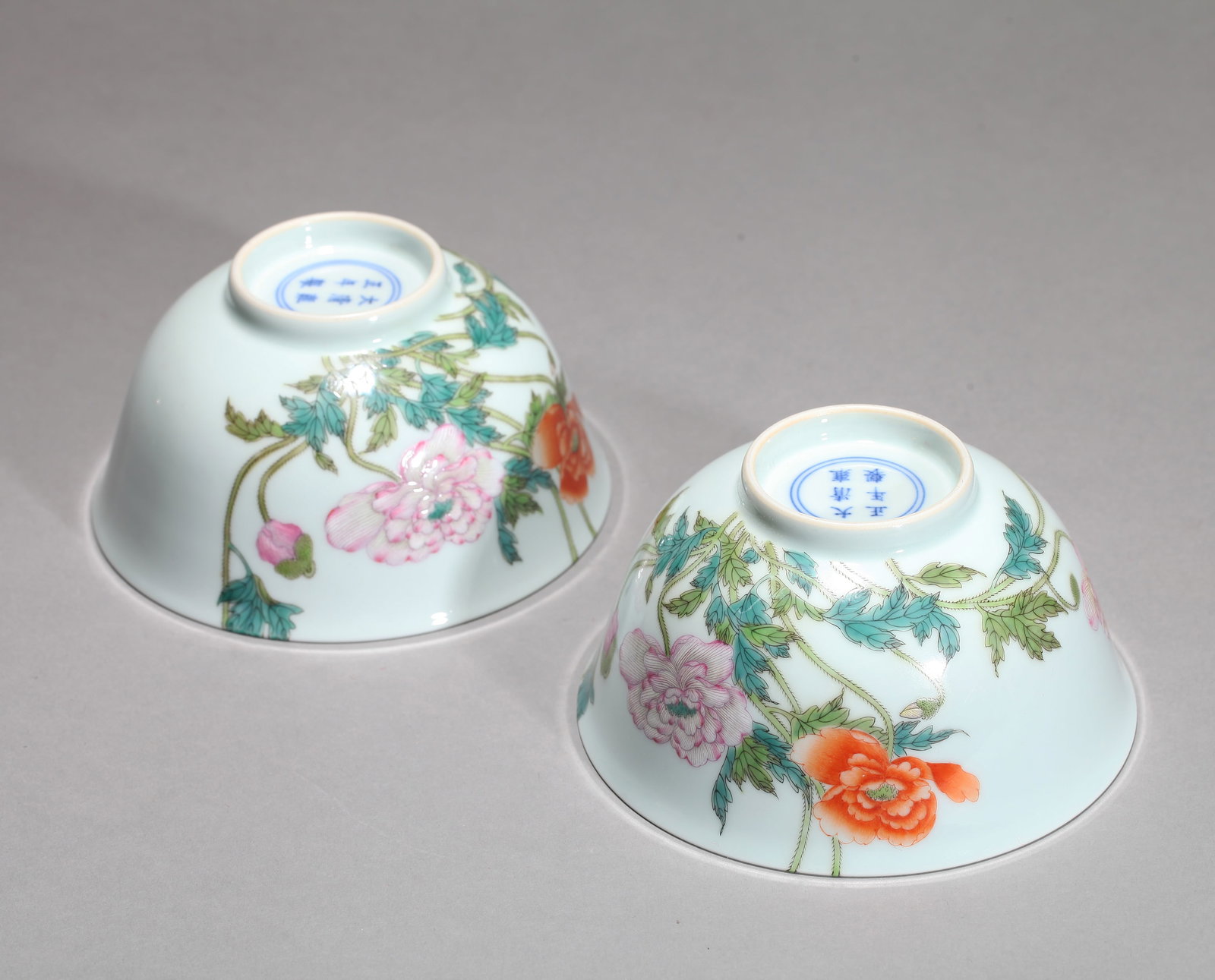 A PAIR OF FAMILLE-ROSE 'FLORAL' BOWLS - 4