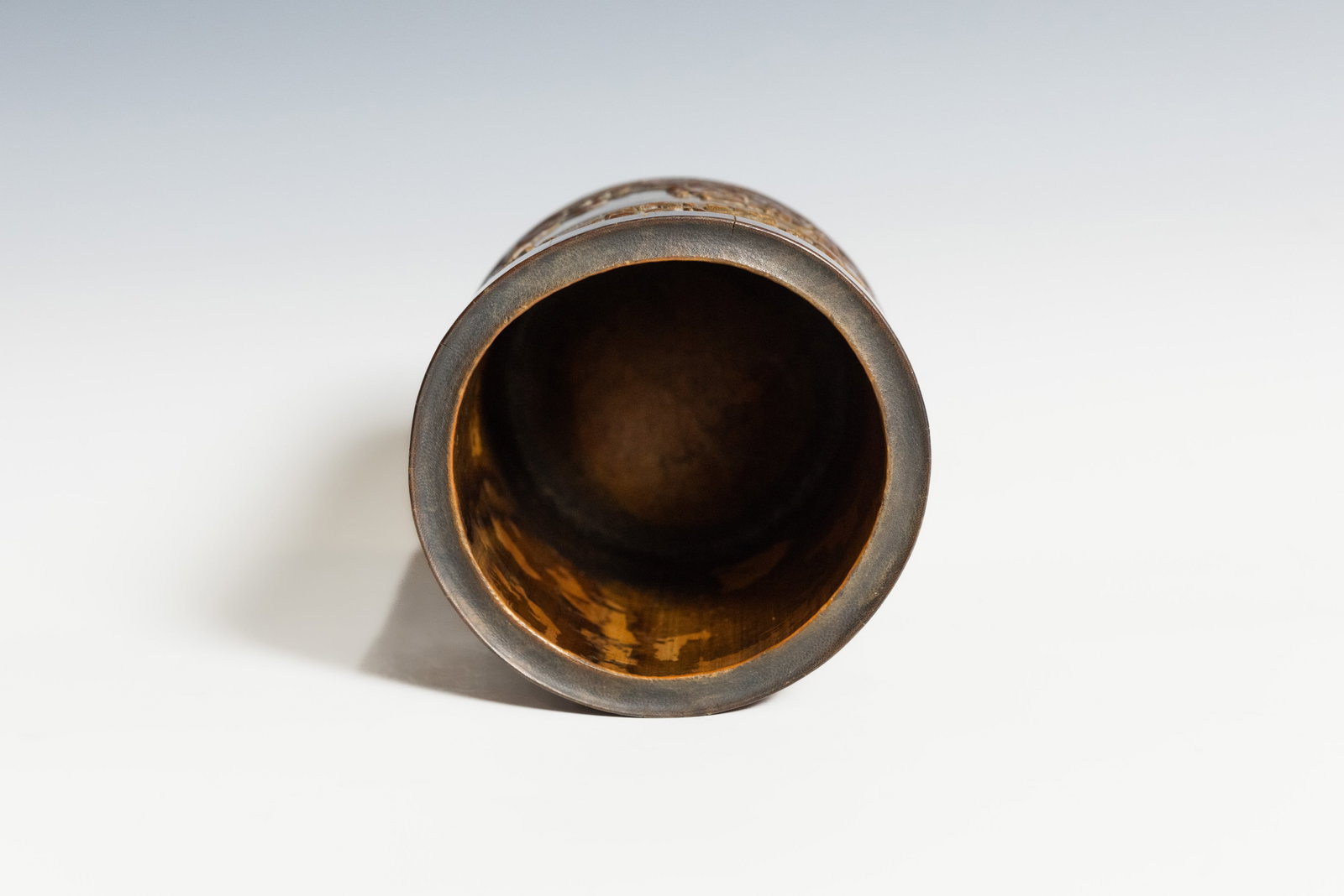 A CHINESE CARVED BAMBOO 'FIGURE AND INSCRIBED' BRUSH POT - 10