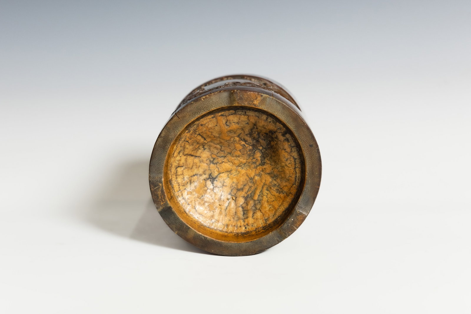 A CHINESE CARVED BAMBOO 'FIGURE AND INSCRIBED' BRUSH POT - 11