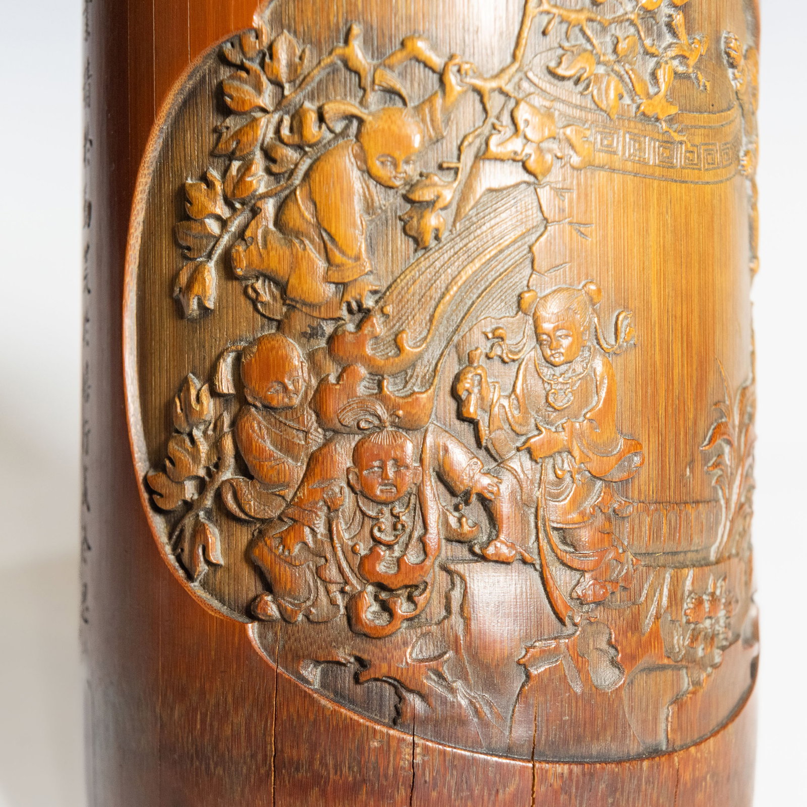 A CHINESE CARVED BAMBOO 'FIGURE AND INSCRIBED' BRUSH POT - 8