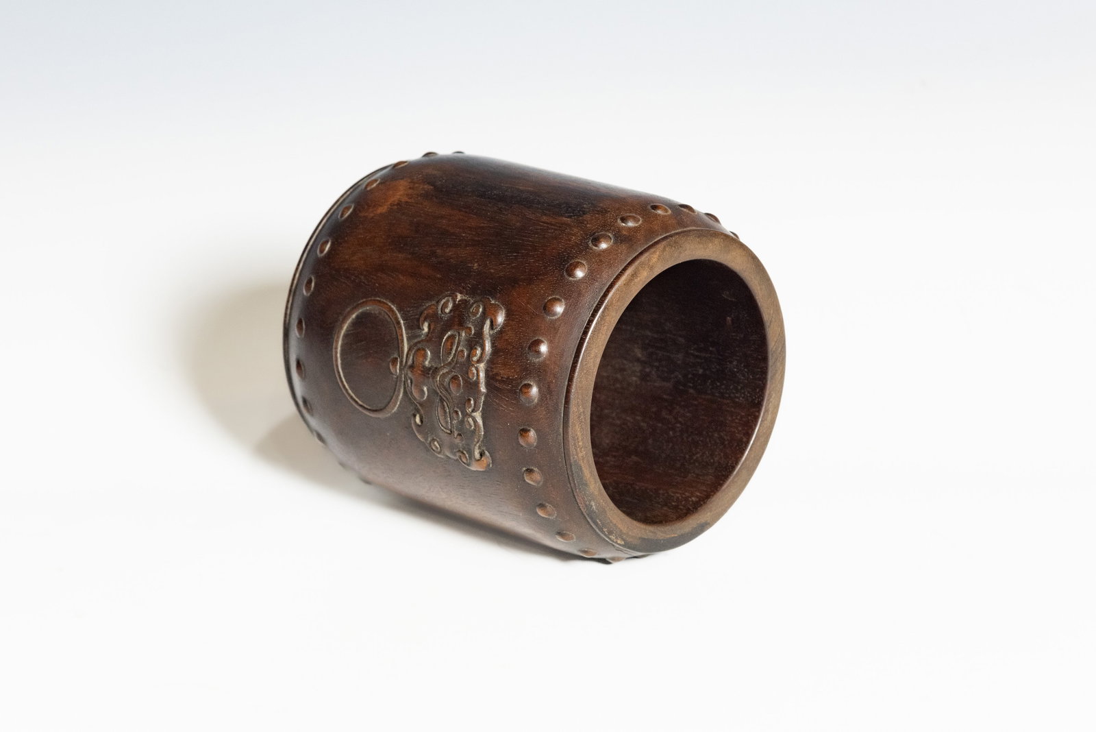 A CHINESE WOOD DRUM-SHAPED BRUSH POT - 2