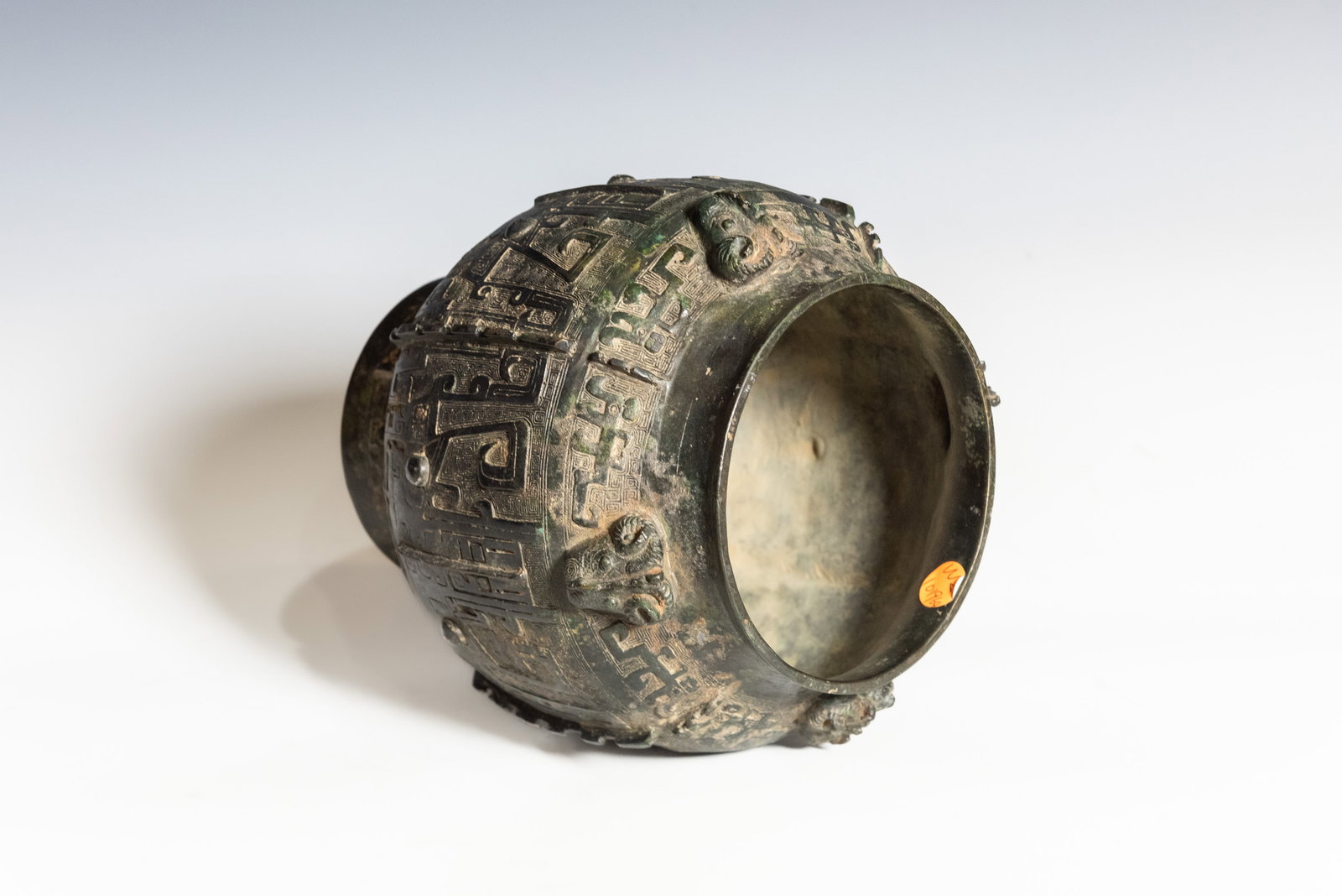 A CHINESE BRONZE RITUAL VASE - 2