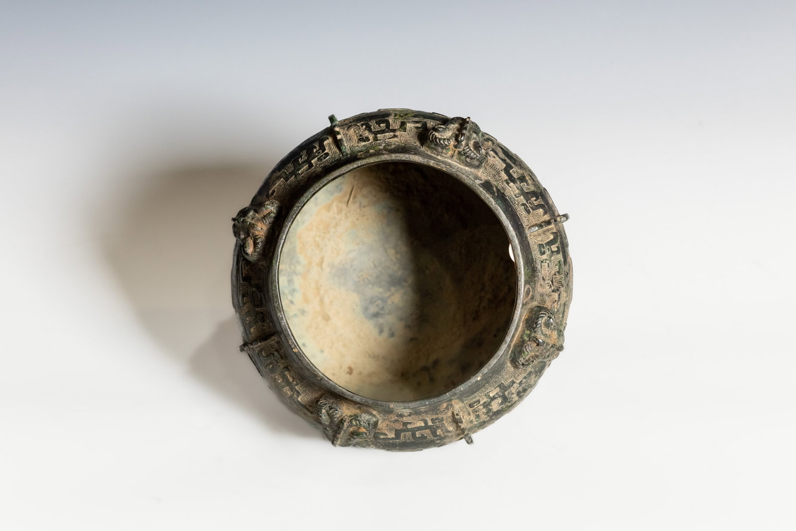 A CHINESE BRONZE RITUAL VASE - 6