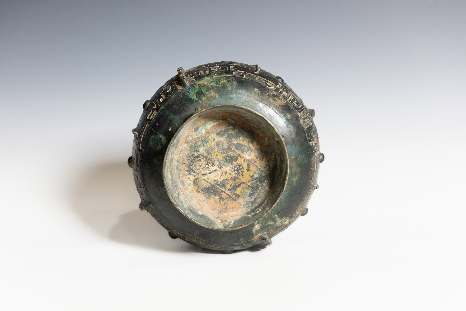 A CHINESE BRONZE RITUAL VASE - 7