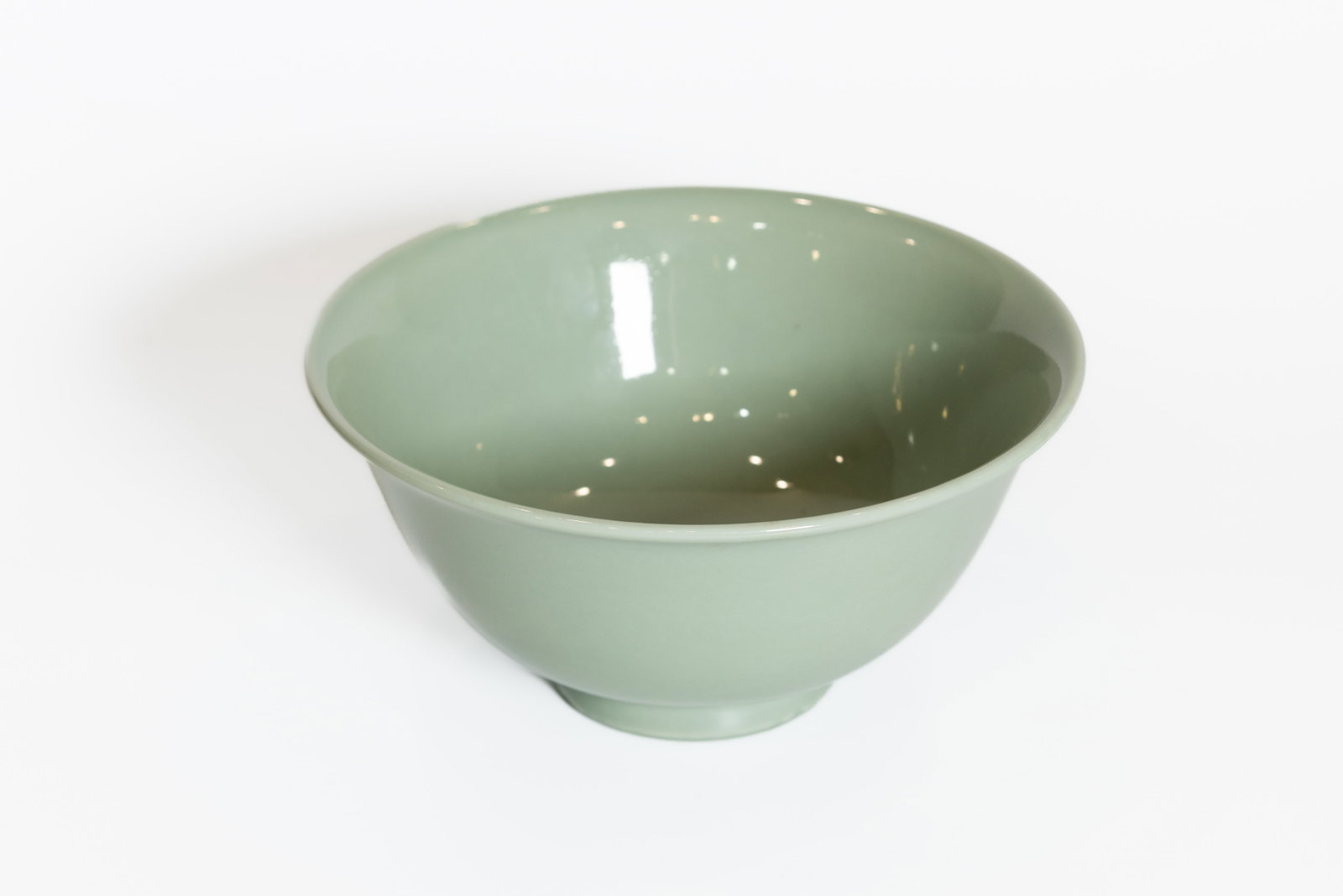 A CELADON-GLAZED PORCELAIN BOWL - 3