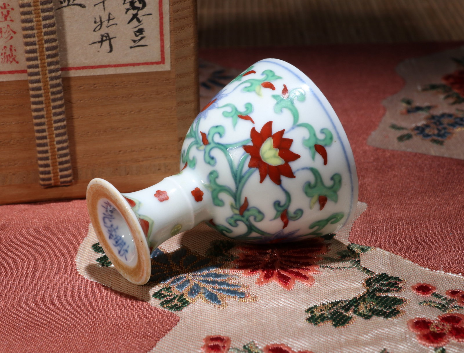 A DOUCAI 'LOTUS SCROLL' STEM CUP - 4