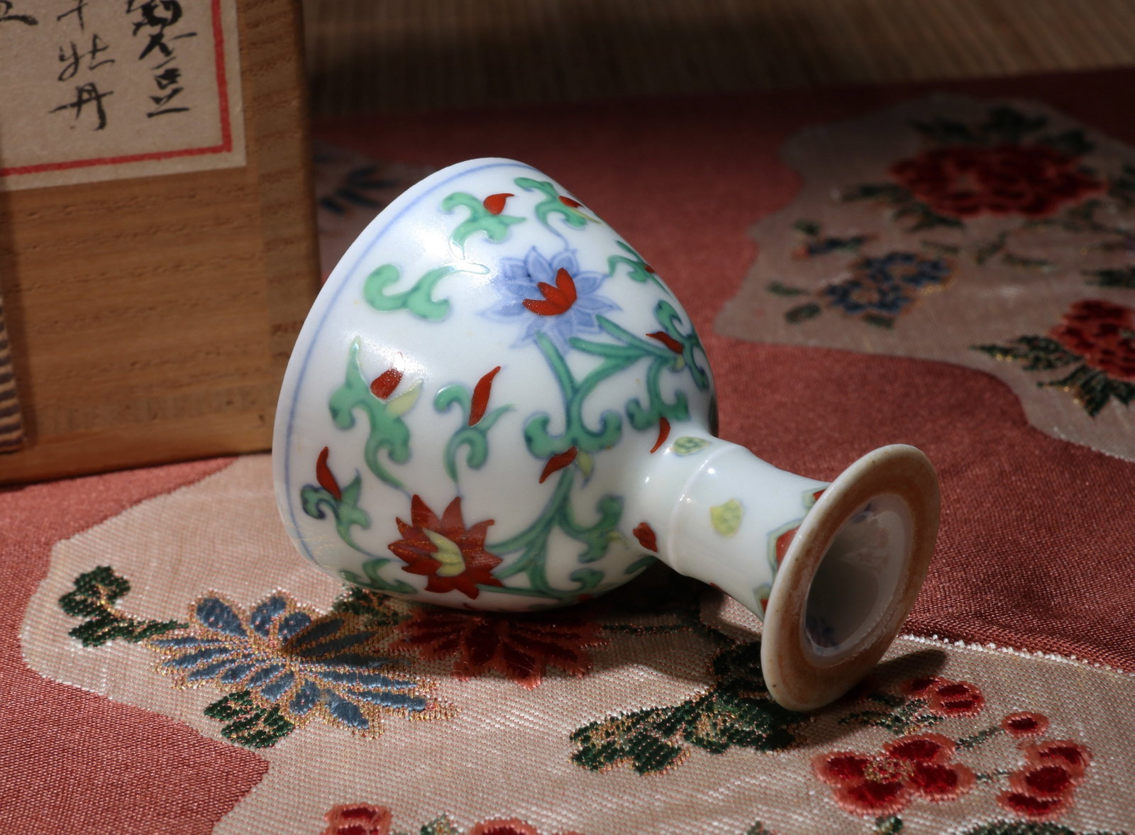 A DOUCAI 'LOTUS SCROLL' STEM CUP - 5