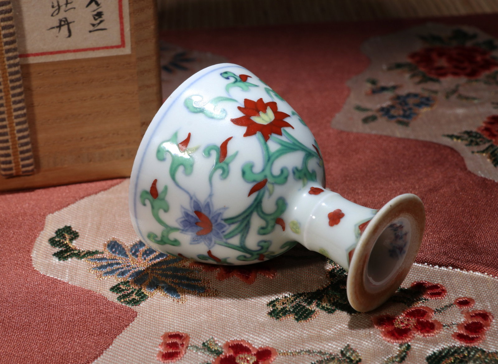 A DOUCAI 'LOTUS SCROLL' STEM CUP - 6