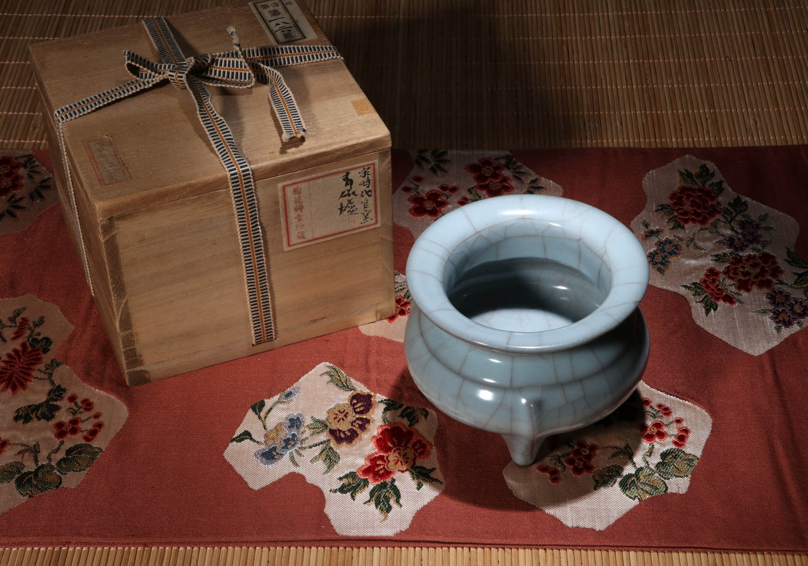 A GUAN-TYPE TRIPOD CENSER (LI): A Guan-type tripod censer (Li). Diameter 11.5 cm, height 10 cm. Note: By repute, from the collection of Meihua Caotang.