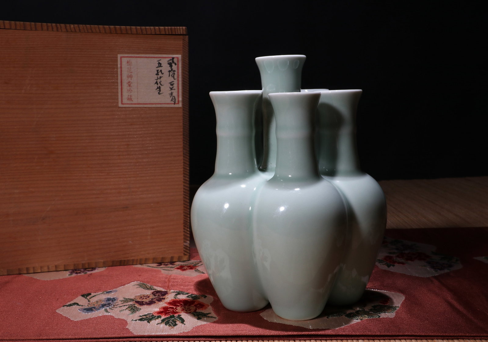 A CELADON-GLAZED FIVE-SPOUTED VASE - 2