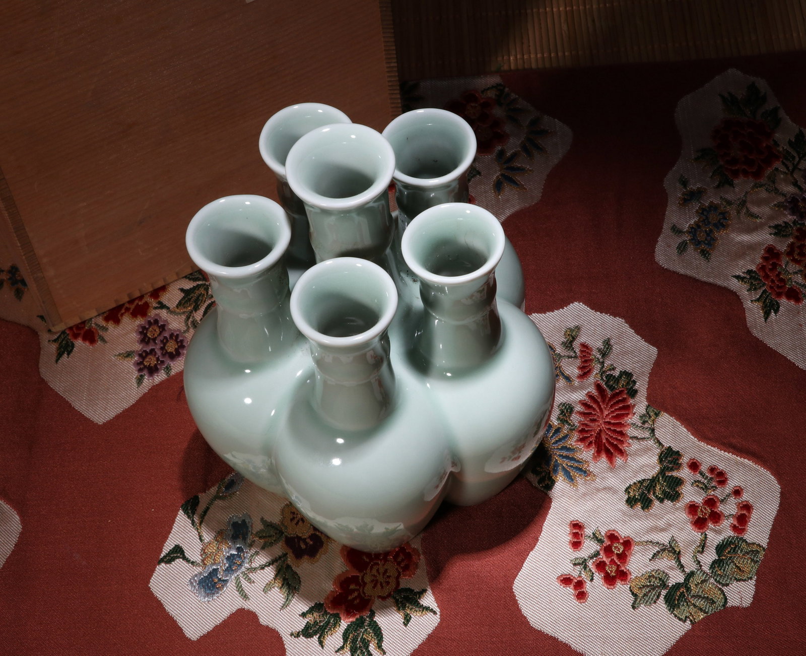 A CELADON-GLAZED FIVE-SPOUTED VASE - 6
