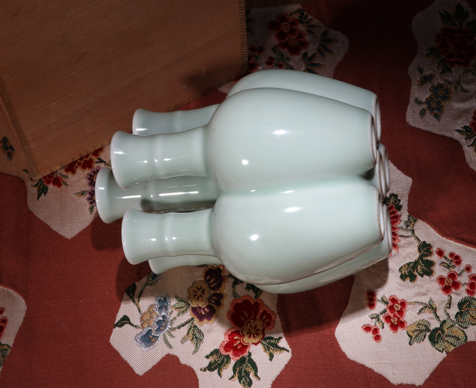 A CELADON-GLAZED FIVE-SPOUTED VASE - 8