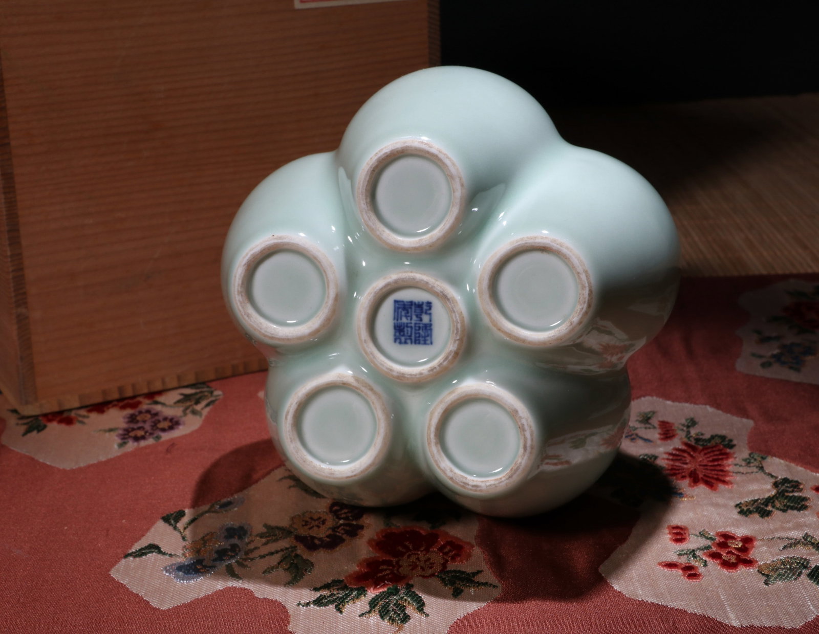 A CELADON-GLAZED FIVE-SPOUTED VASE - 9