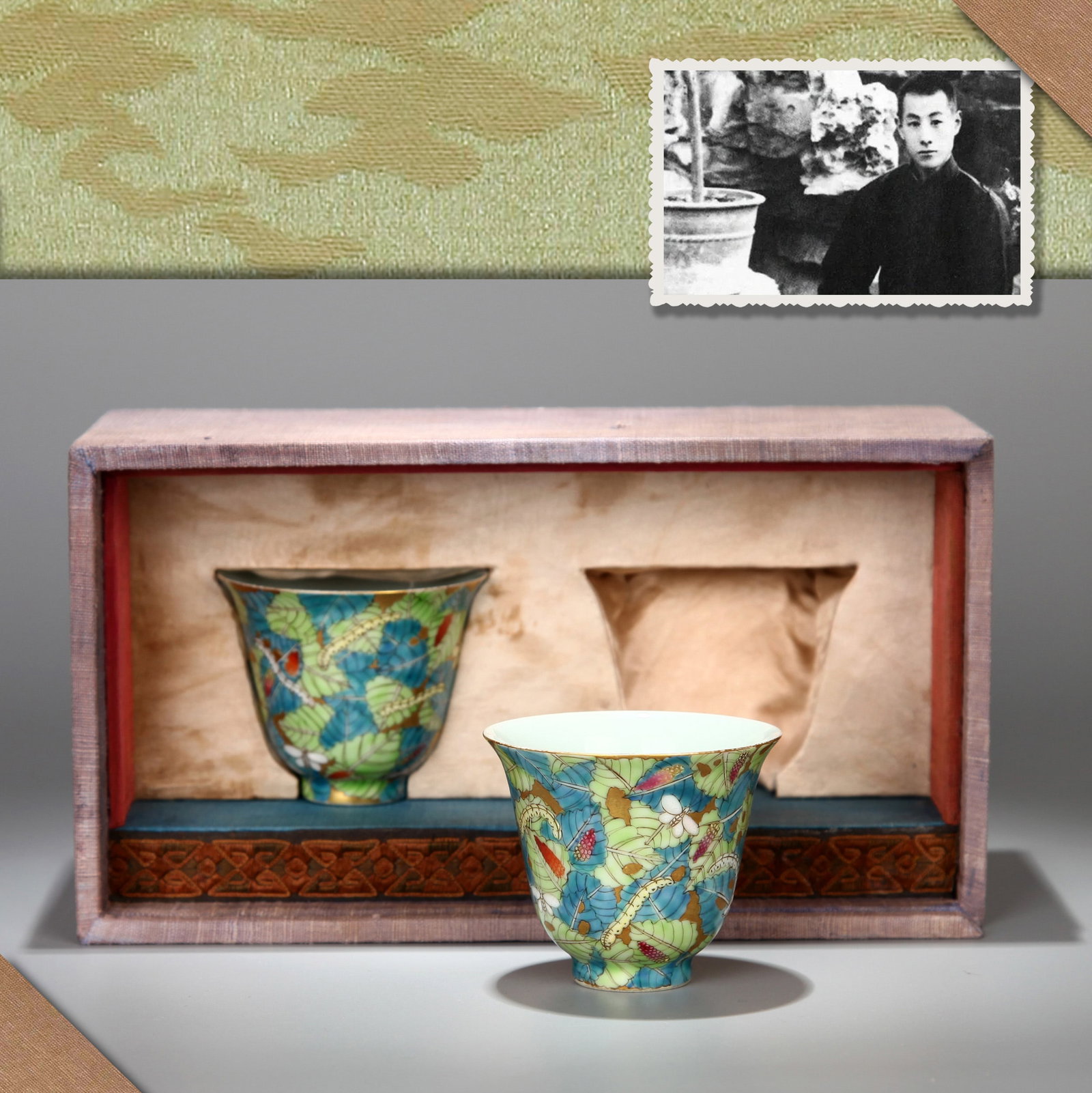 A PAIR OF FAMILLE ROSE 'MULBERRY AND SILKWORM' BELL-SHAPED CUPS: A pair of famille rose bell-shaped cups decorated with mulberry and silkworm. With a box. Height 5.8 cm, diameter 6.8 cm. Note: By repute, from the collection of Zhang Boju.