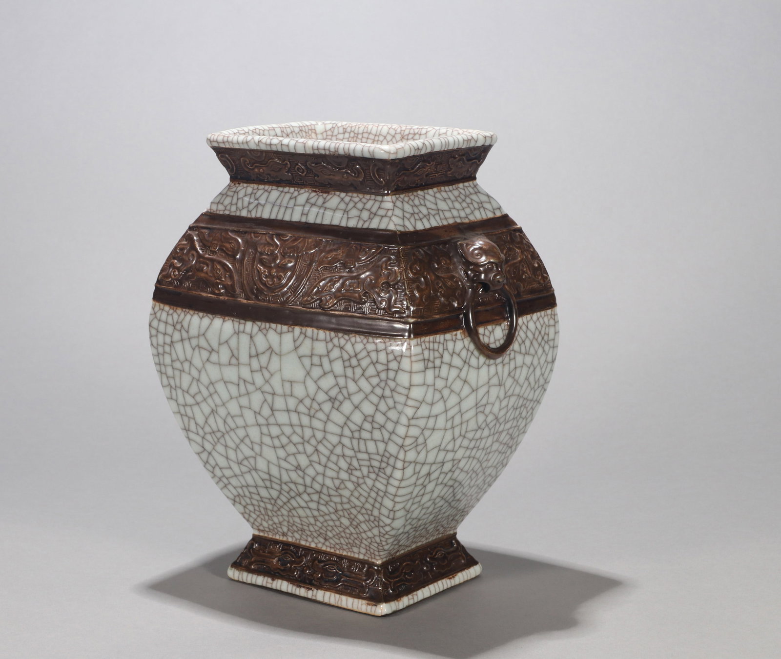 A GE-TYPE VASE (ZUN) (1 of 8)