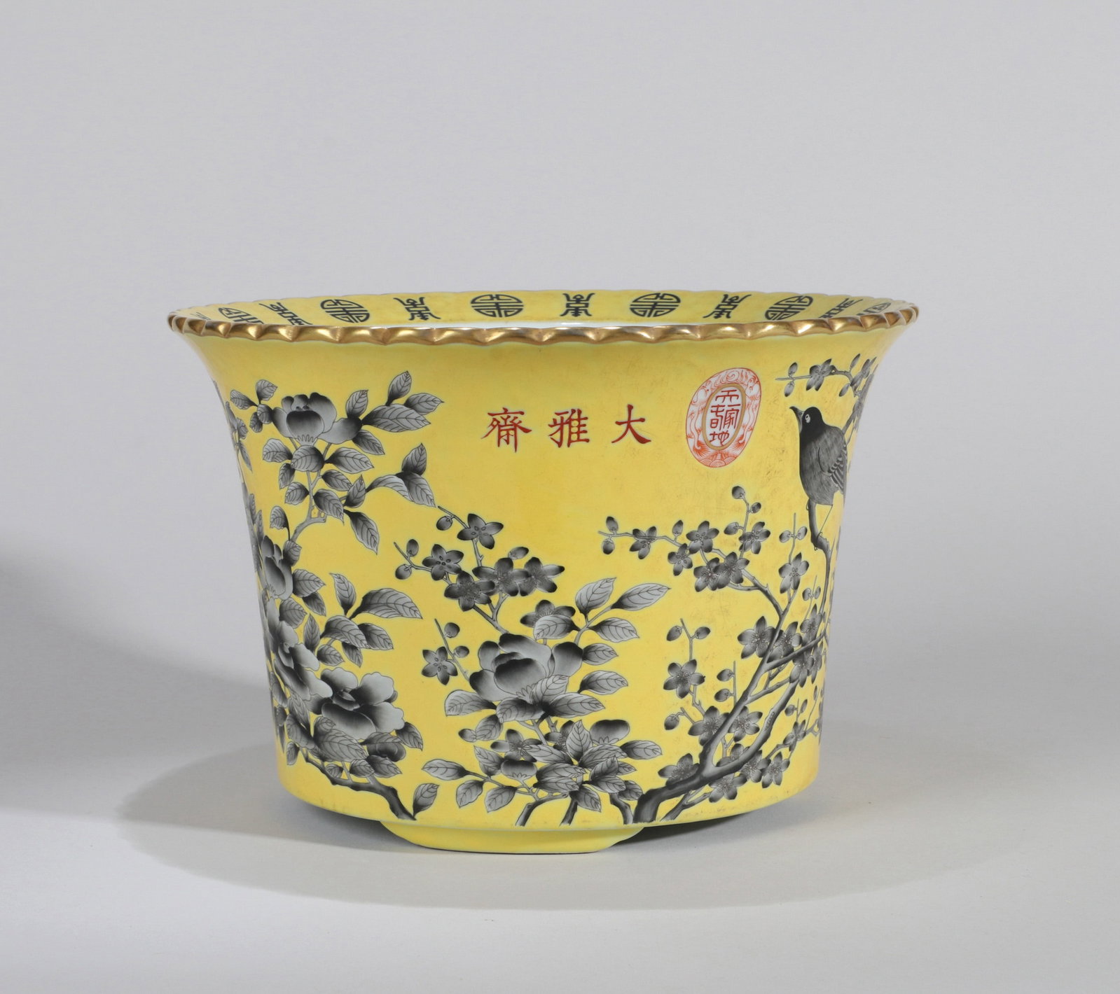A YELLOW-GROUND INK-COLOR 'BIRDS AND FLOWERS' JARDINIERE: A yellow-ground ink-color (Mocai) jardiniere decorated with birds and flowers.