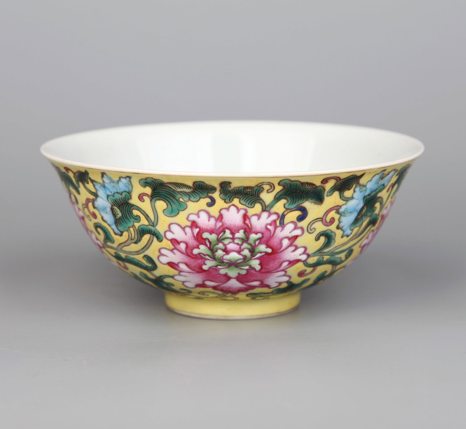 A YELLOW-GROUND YANGCAI 'FLORAL' BOWL (1 of 6)