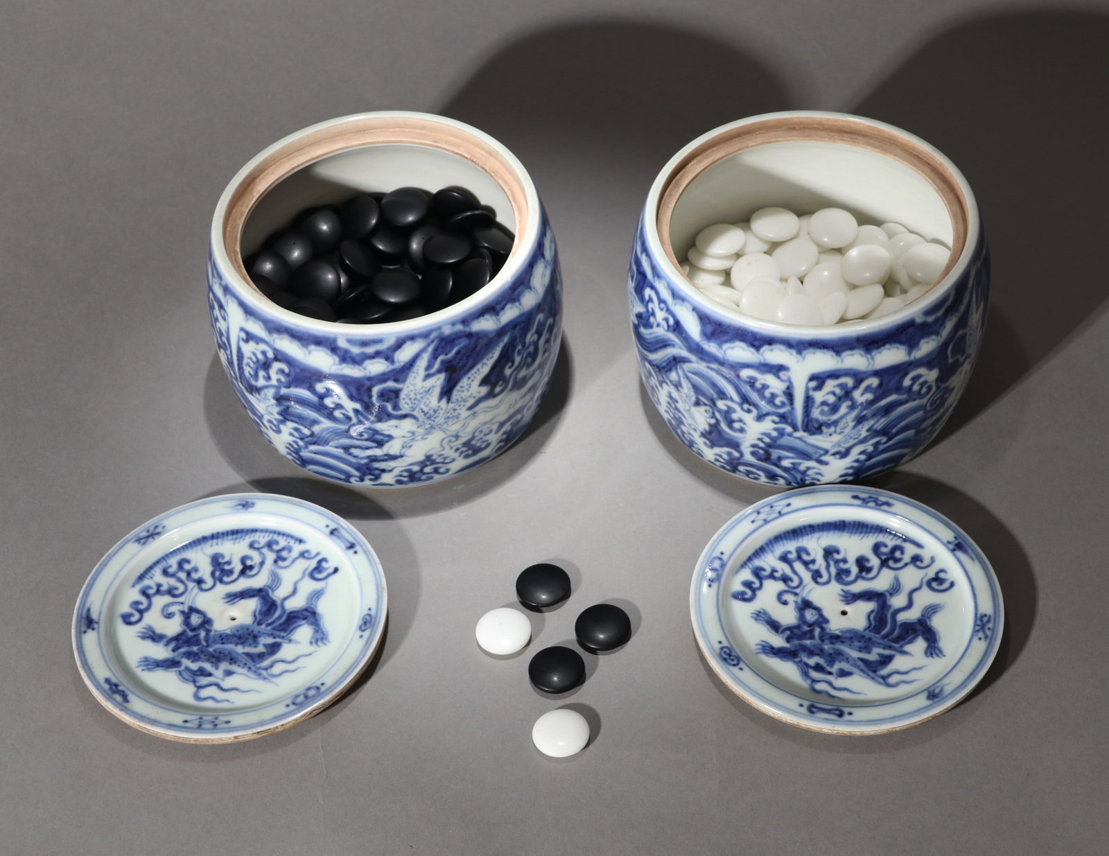 A BLUE AND WHITE 'SEA CREATURES' WEIQI JAR: A blue and white Weiqi jar decorated with sea creatures over white reserve.