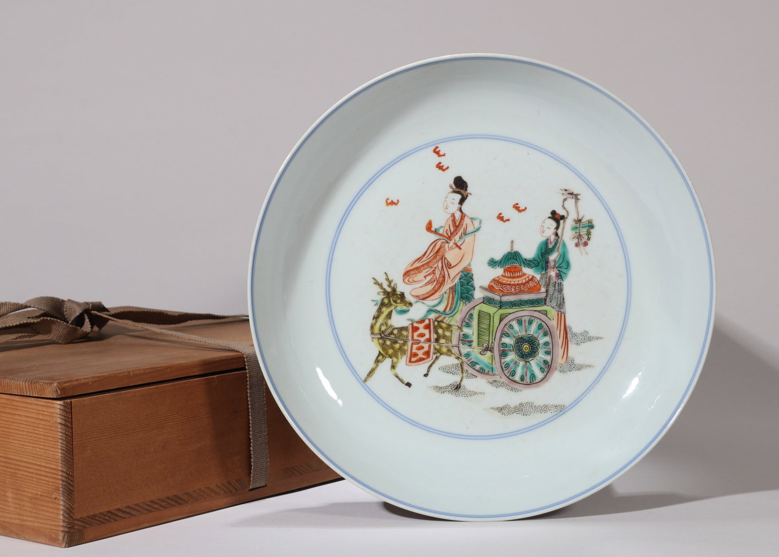 A WUCAI 'FIGURES' DISH (1 of 9)