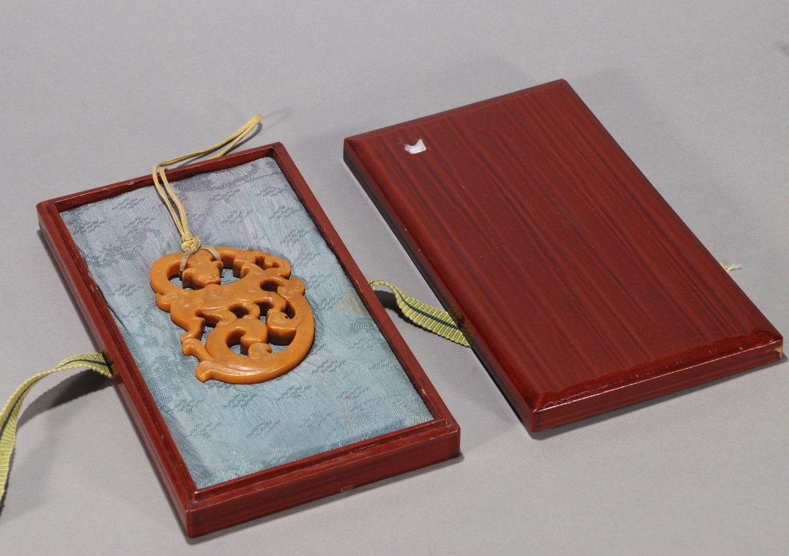 A TIANHUANG 'CHILONG' PENDANT (1 of 7)