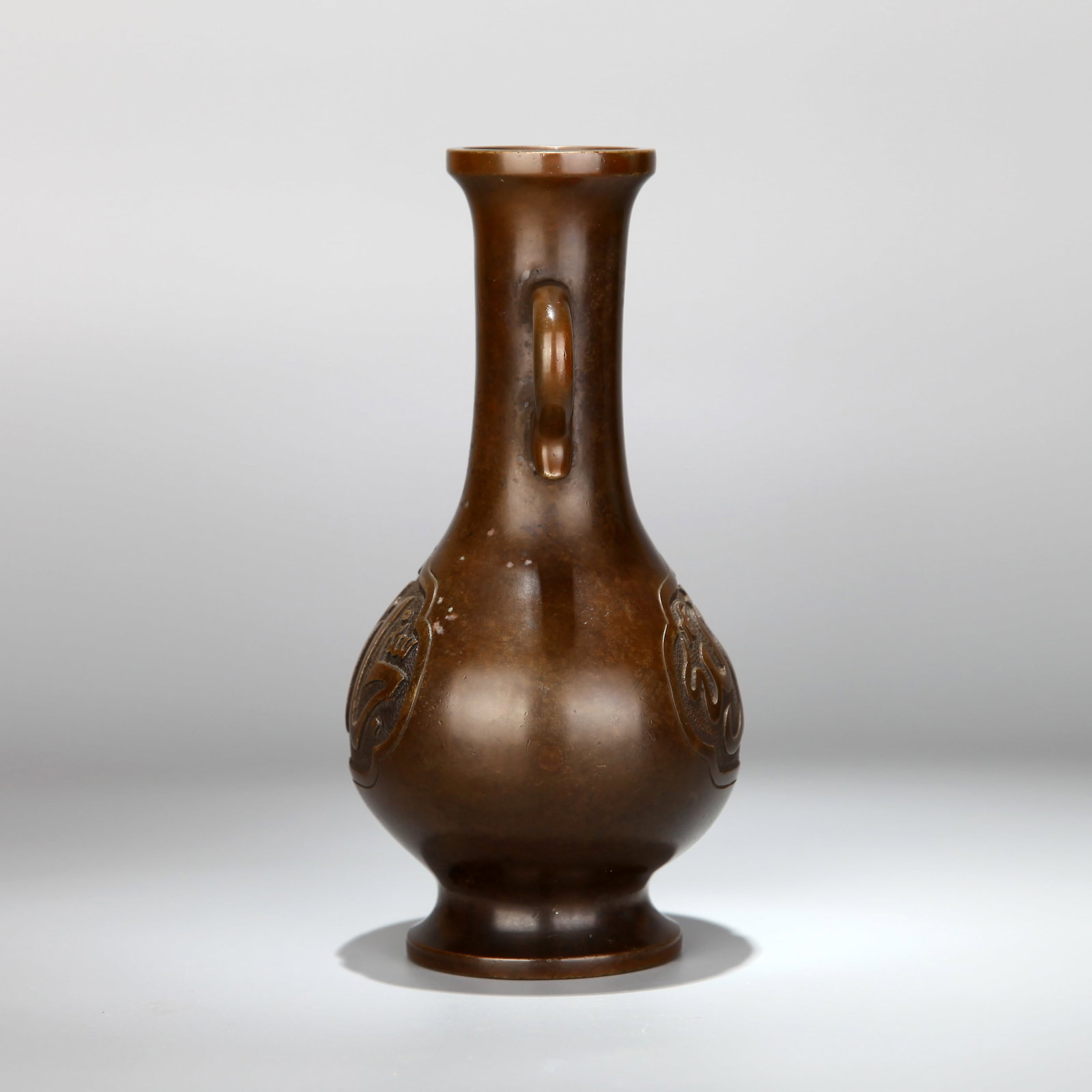 A BRONZE TWO-HANDLED VASE WITH ARABIC SCRIPT - 3