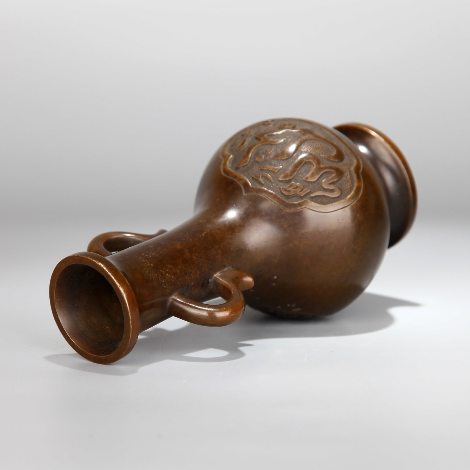 A BRONZE TWO-HANDLED VASE WITH ARABIC SCRIPT - 4