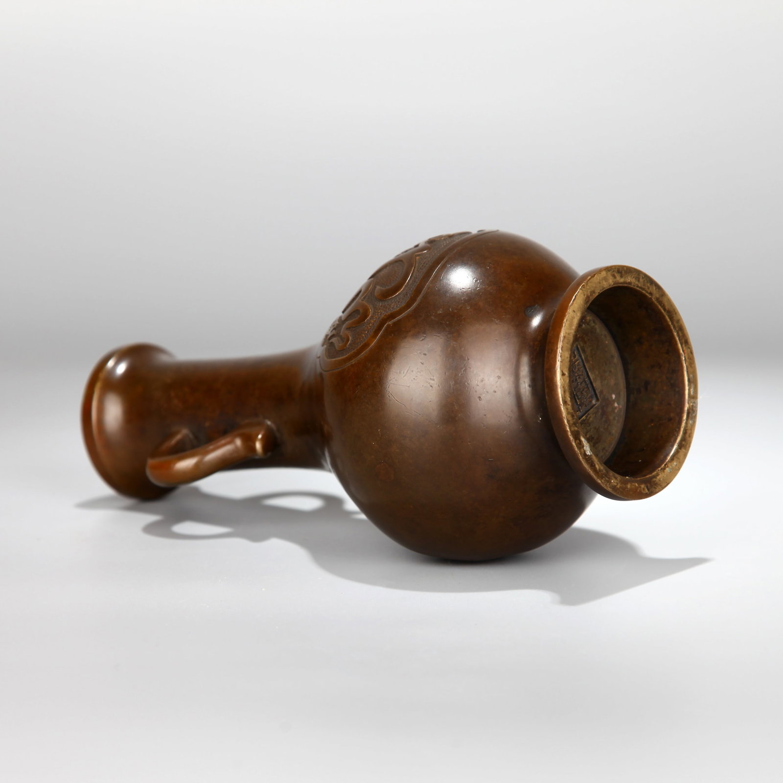 A BRONZE TWO-HANDLED VASE WITH ARABIC SCRIPT - 5