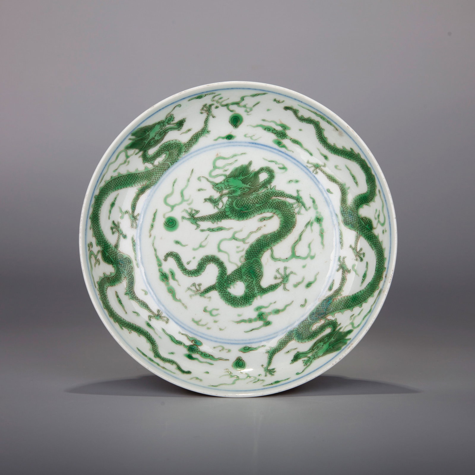 A GREEN-DECORATED 'DRAGON' DISH (1 of 9)