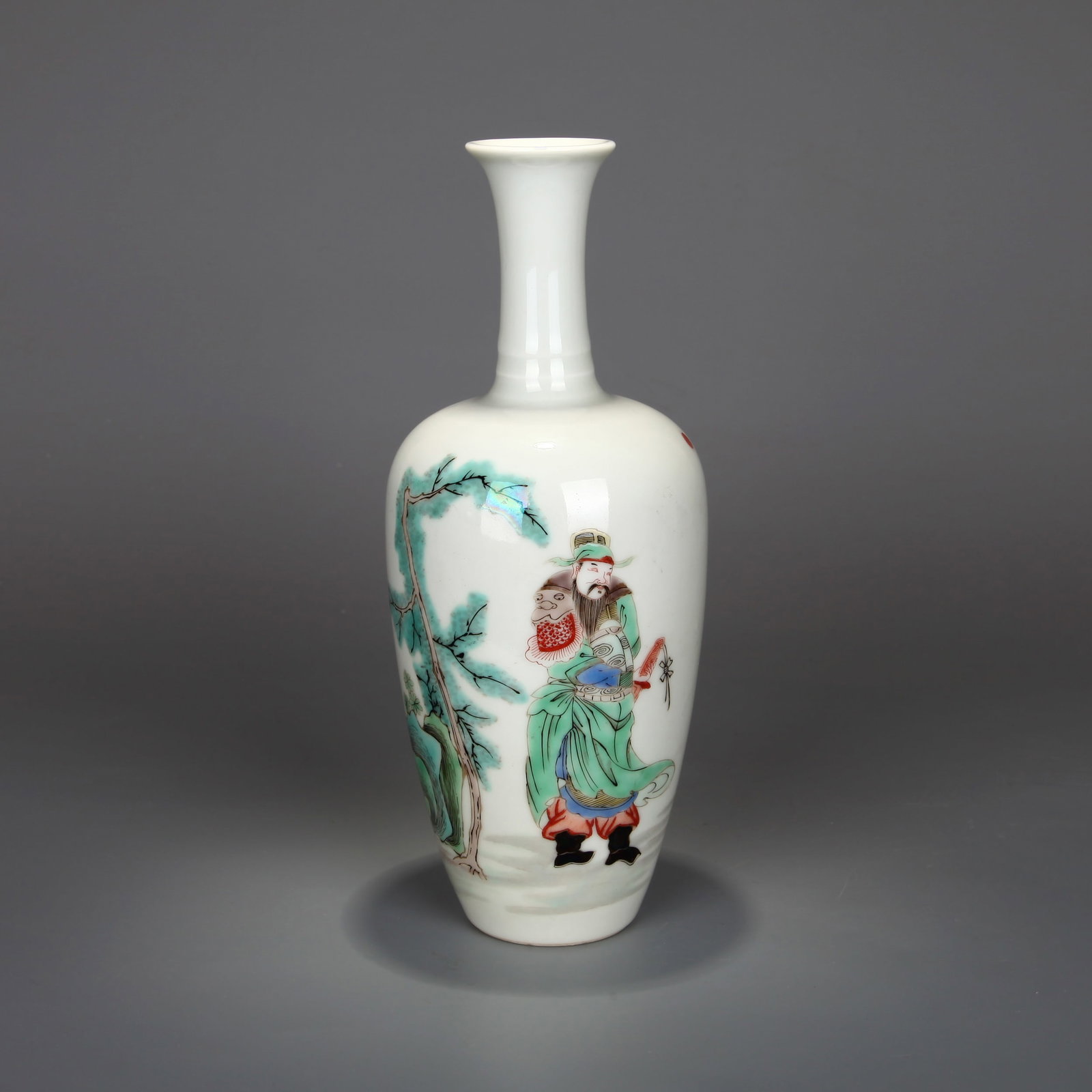 A WUCAI FIGURAL VASE (1 of 10)
