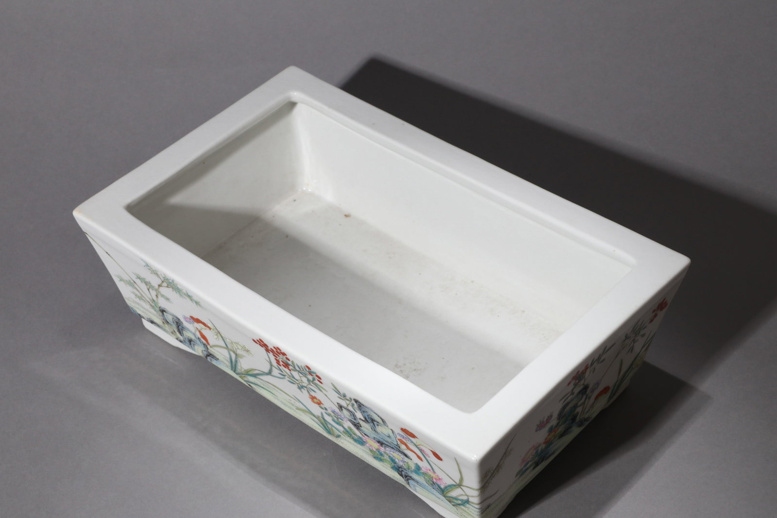 A FAMILLE-ROSE RECTANGULAR NARCISSUS PLANTER (1 of 11)