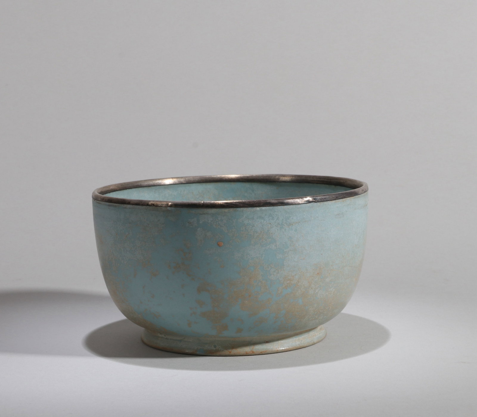 A RU-TYPE BOWL: A Ru-type bowl. Diameter 15.5 cm, height 8.5 cm.