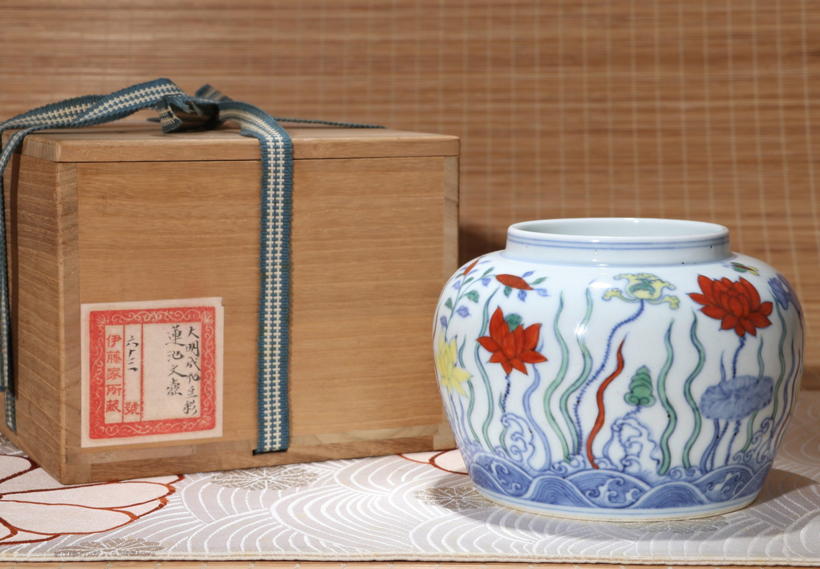 A DOUCAI 'LOTUS POND' JAR (1 of 8)